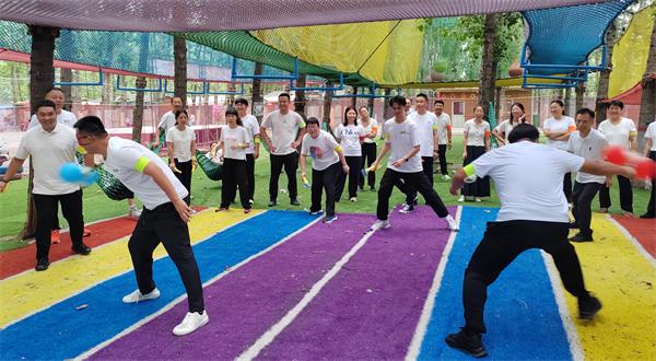 公司营销中心举行趣味闯关团建活动